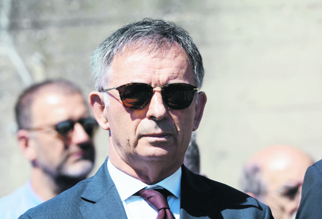 TRAŽE DA MILANOVIĆ PUPOVCU ODUZME ODLIČJE: ‘Ako to ne učini, mi svoja vraćamo poštom!’