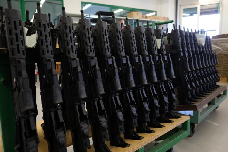 U tvornici oružja u Karlovcu dvojica radnika ozlijeđena u pucnjavi! Prebačeni su u bolnicu