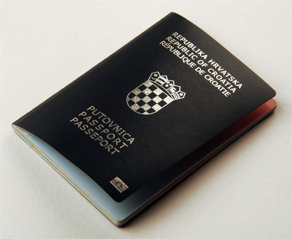 Hrvatska putovnica među najjačima: Što je čini tako moćnom i zašto je tražena na crnom tržištu?