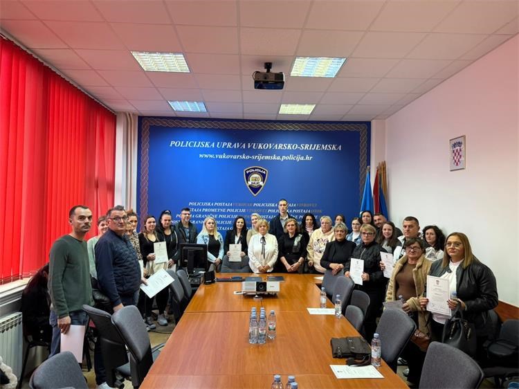 Svečana prisega novih hrvatskih državljana u Vinkovcima – 28 osoba primilo hrvatsko državljanstvo