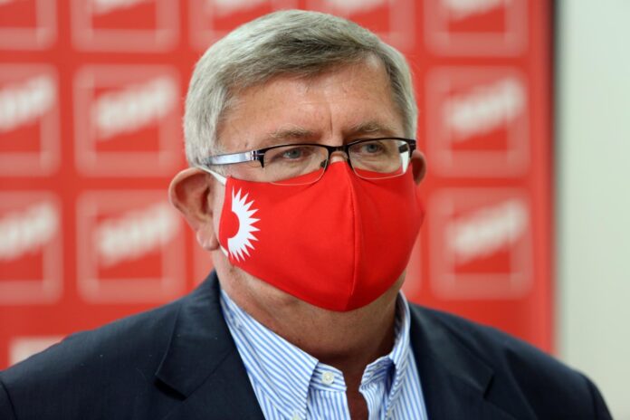 (VIDEO) Obersnel muškarcu pokazao srednji prst, i zaključio kako psihijatrija ne radi svoj posao!