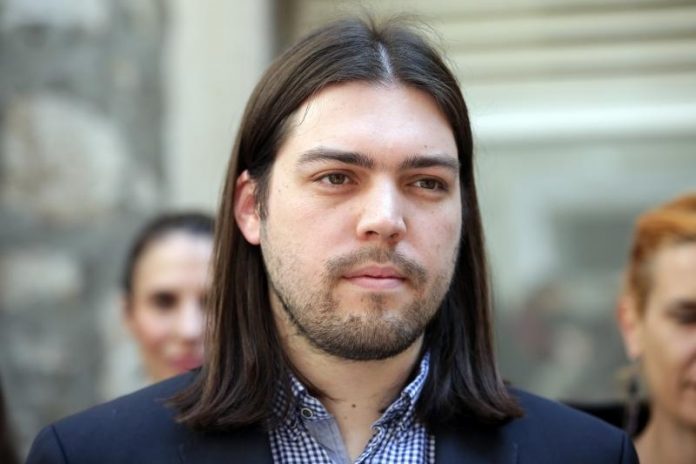 SINČIĆ SE HVALIO KAKO DUĆANOM HODA BEZ MASKE, PRATITELJ MU UZVRATIO FOTOGRAFIJOM! ‘Šta je papak, u avionu nisi baja?’