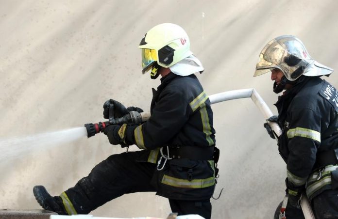 U ZAGREBU RANO JUTROS BUKNUO POŽAR: Vatrogasci spasili jednu osobu, gorjelo skladište u istočnom dijelu grada