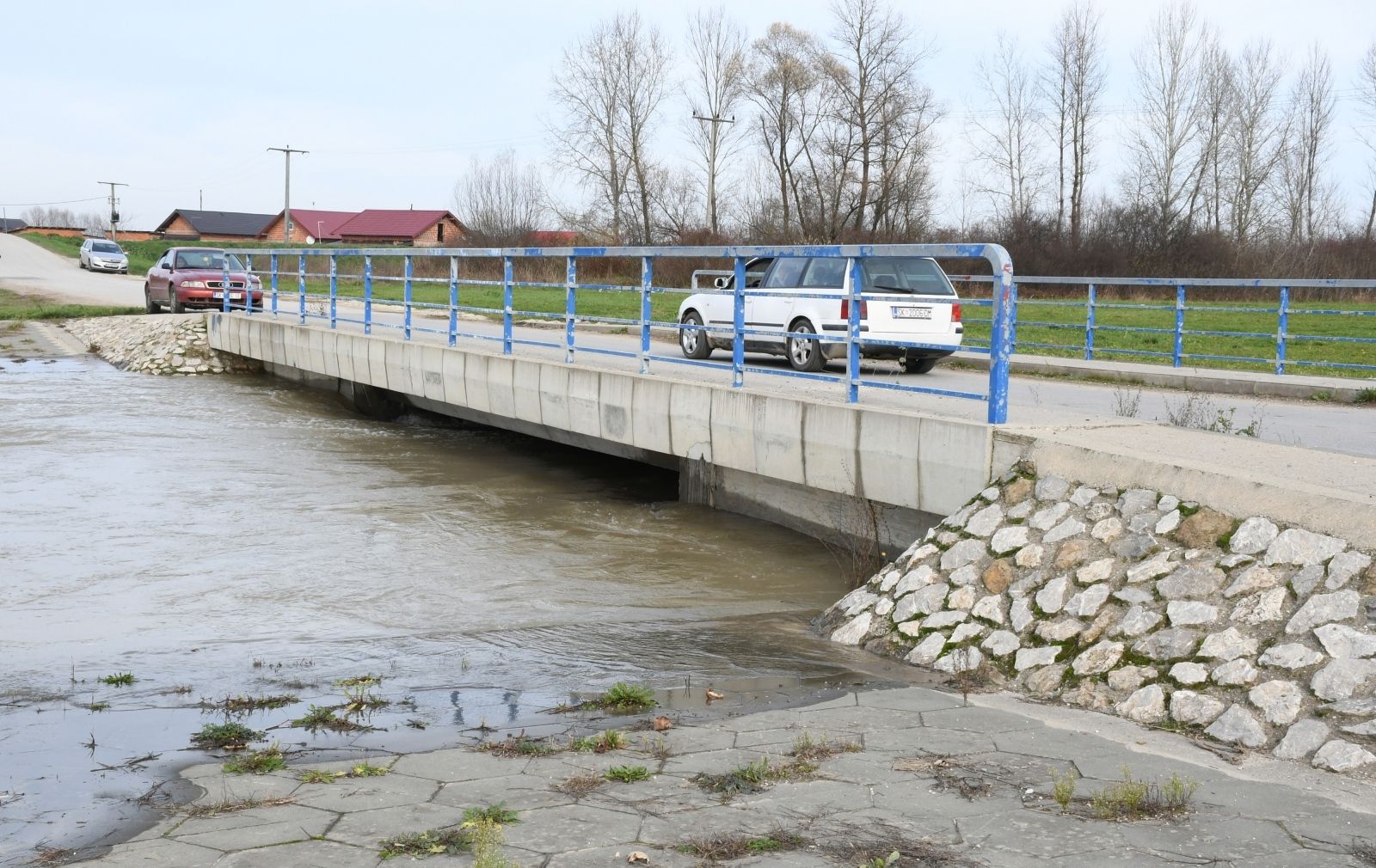 Dobro je. Vodostaji su u opadanju, više nema opasnosti od poplave na potresom stradalom području