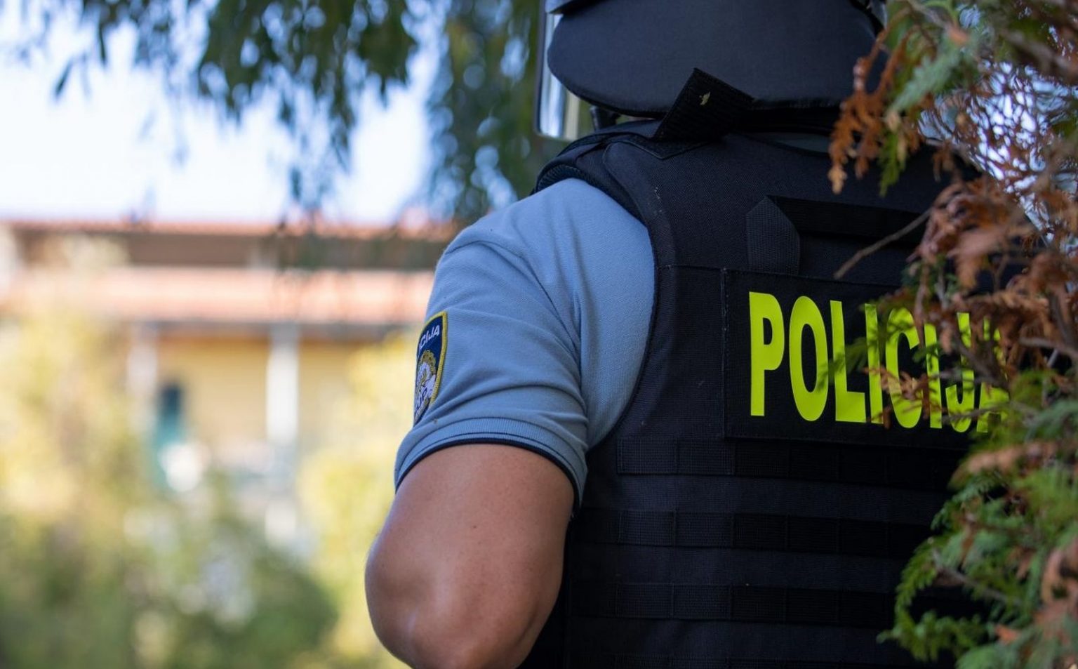 Sinjski policajci spriječili muškarca da se zapali na javnom mjestu