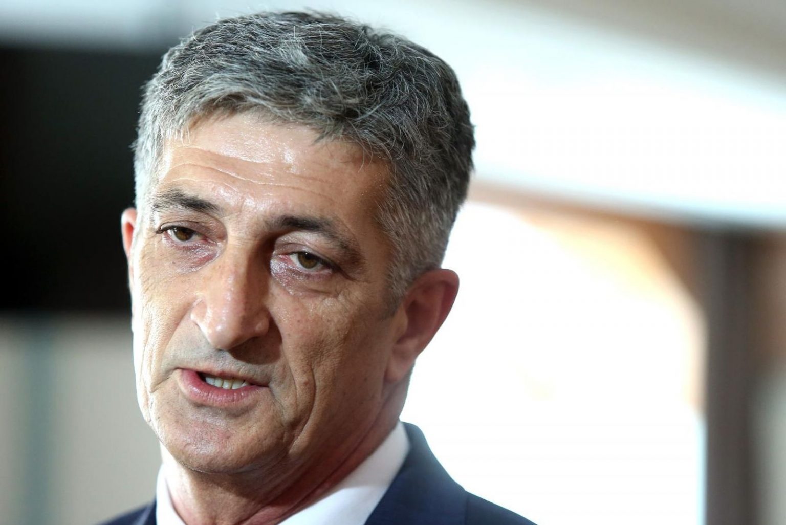 VIDEOSNIMKA OTKRIVA: Policija je lagala oko okolnosti privođenja Stjepana Sučića u vukovarskom kafiću