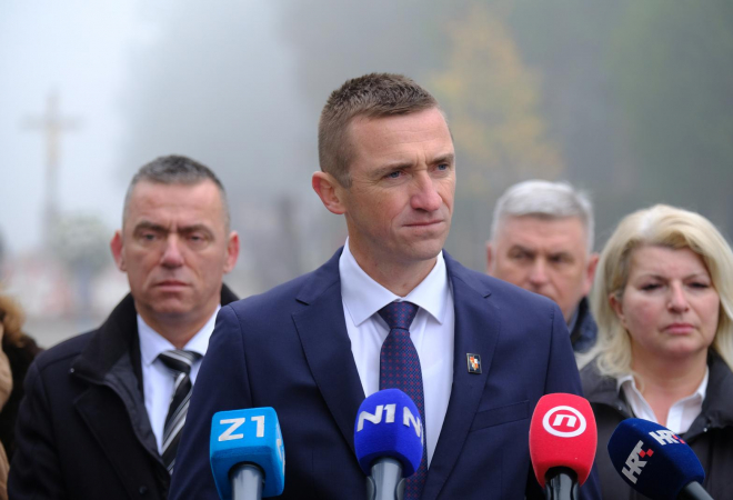 PENAVA PREDLOŽIO OSNIVANJE VLADE NACIONALNOG JEDINSTVA: ‘Nije meritum odnos Pere, Marka, Ivana i Andreja nego opstanak hrvatskog naroda’