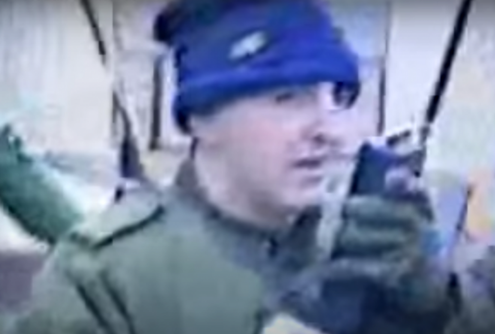 (VIDEO) JEZIV ULAZAK ARKANA U LASLOVO: ‘Alo, ustaše! Evo stojim kraj vaše prljave zastave u blatu!’