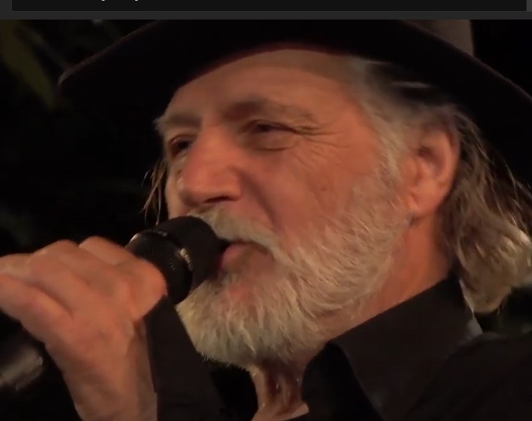 Malo mu je što gotovo badava uživa na najljepšem otoku na Jadranu!