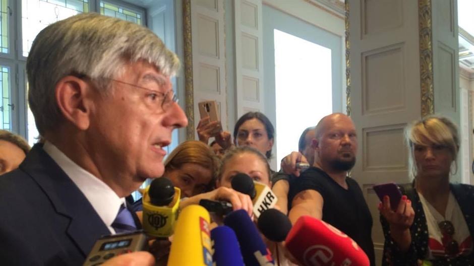 RAJNER: “AP može biti bilo tko. Sutra očekujem bijelog medvjeda na kojem jaši Plenković”