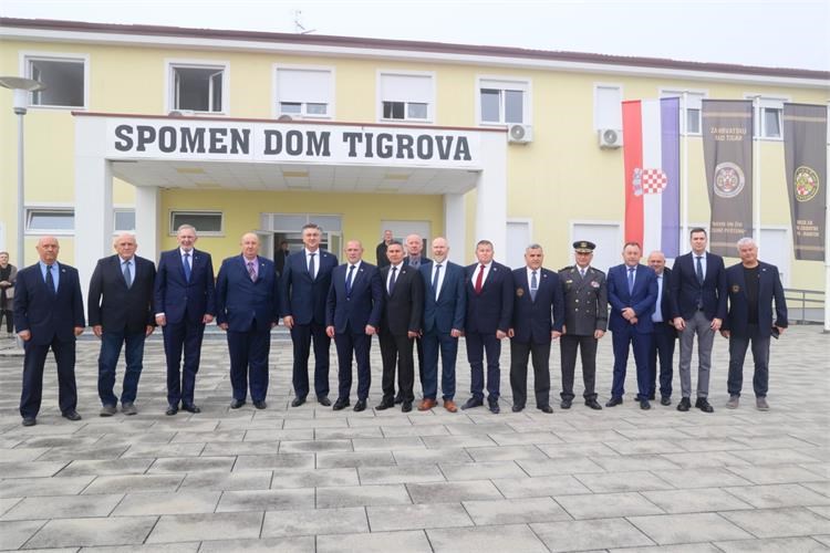 Otvorena Spomen soba poginulih i nestalih 'Tigrova': Premijer Plenković naglasio njihov doprinos u obrani Hrvatske