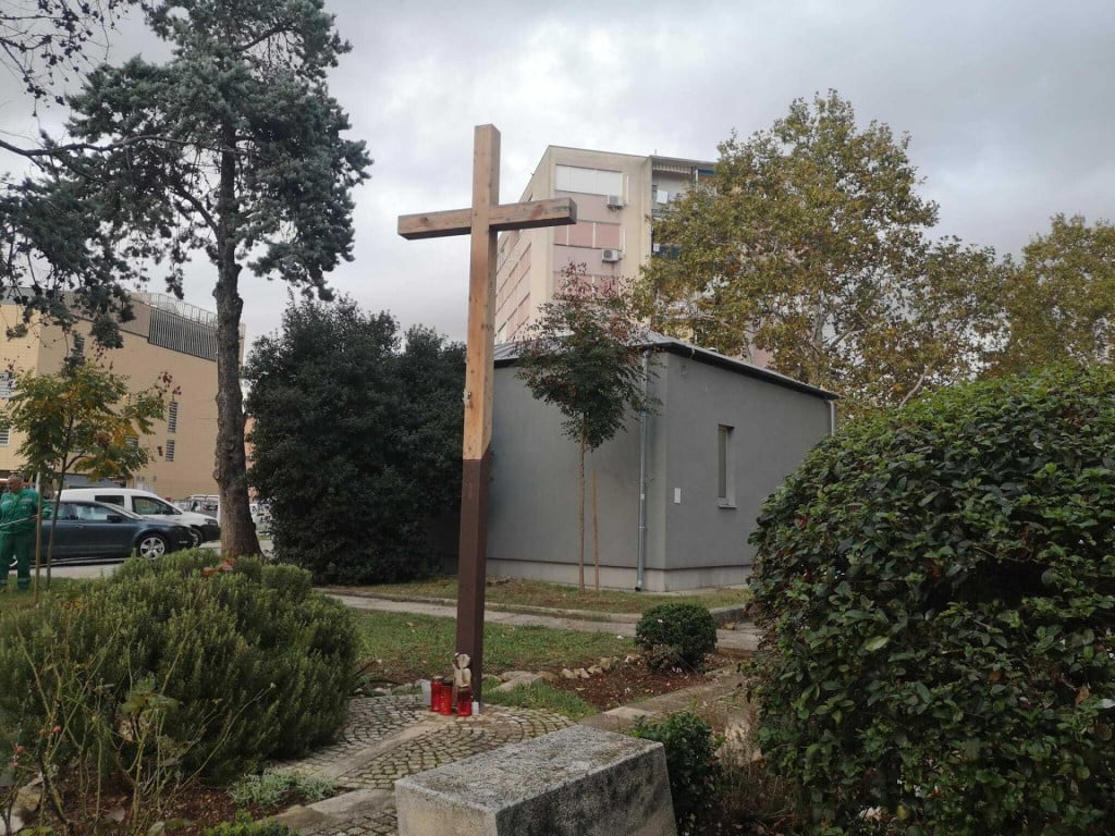 Može li luđe: iz srca dalmatinskoga grada ukrali - Isusa!? Policajci pokrenuli potragu, pogledajte na što sliči raspelo