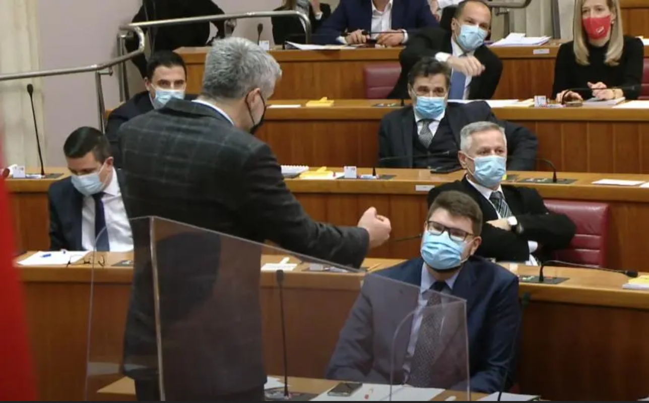 Sabor: Uz uvrede, i na rubu fizičkog incidenta, izglasan zakon o covid potvrdama