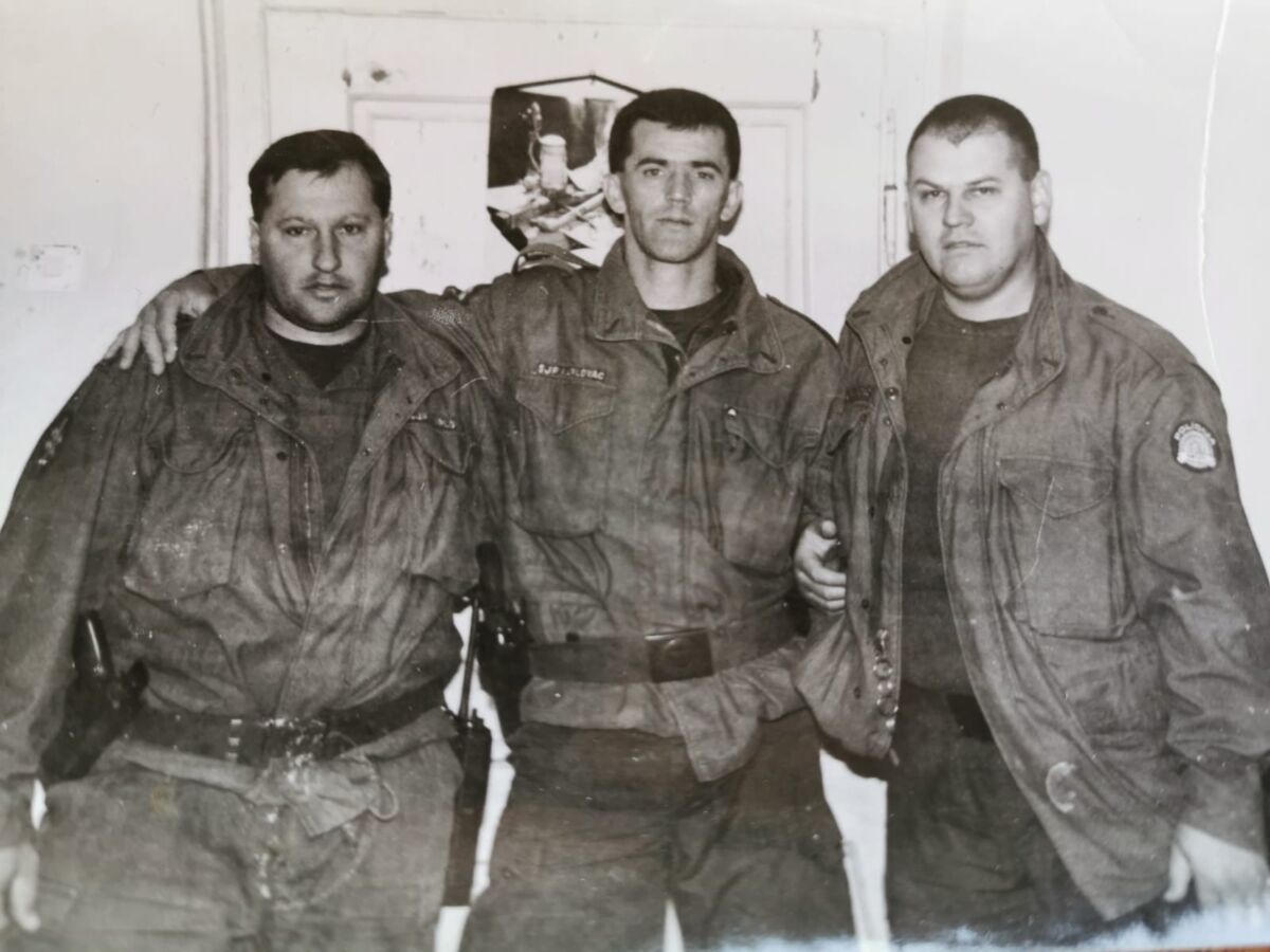 Zašto političke “elite” šute?…Velika podrška suborcu Hrastovu : Branio si Karlovac teške 1991. godine i tu nisi stao.Nastavio si braniti i oslobađati i ostale dijelove okupirane nam Domovine do kraja Domovinskog rata!