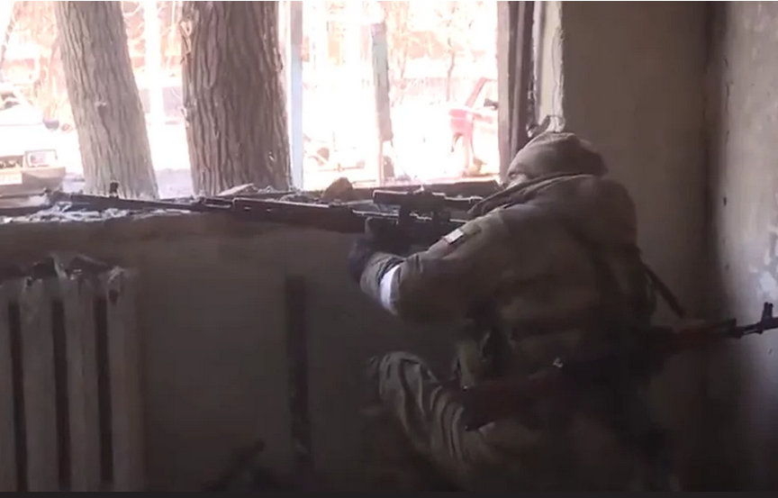 VIDEO Čečenski militanti objavili što rade u Mariupolju, no pojavila se snimka i odreda koji se bori protiv Rusa