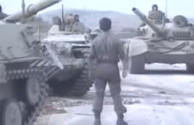 IPAK NIJE RATNI ZLOČINAC, JADNA ODLUKA SUDA: Smanjili mu kaznu za silovanje! Ženu vezao žicom, udario palicom, vukao po podu i pokrao