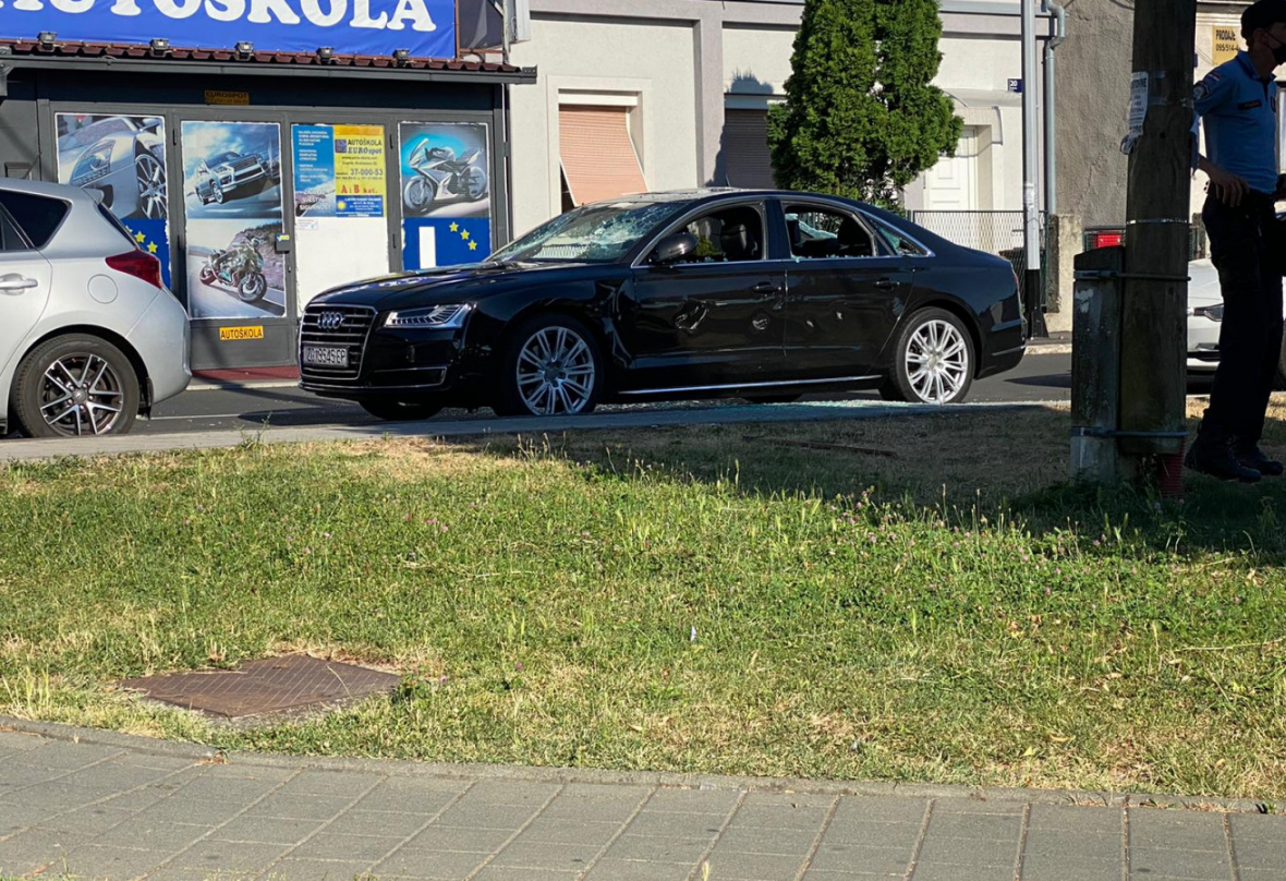 (FOTO) SJEKROM ‘UREDIO’ SKUPOCJENI AUDI: Zagrepčani u šoku gledali osvetoljubivi pohod nesretnog radnika