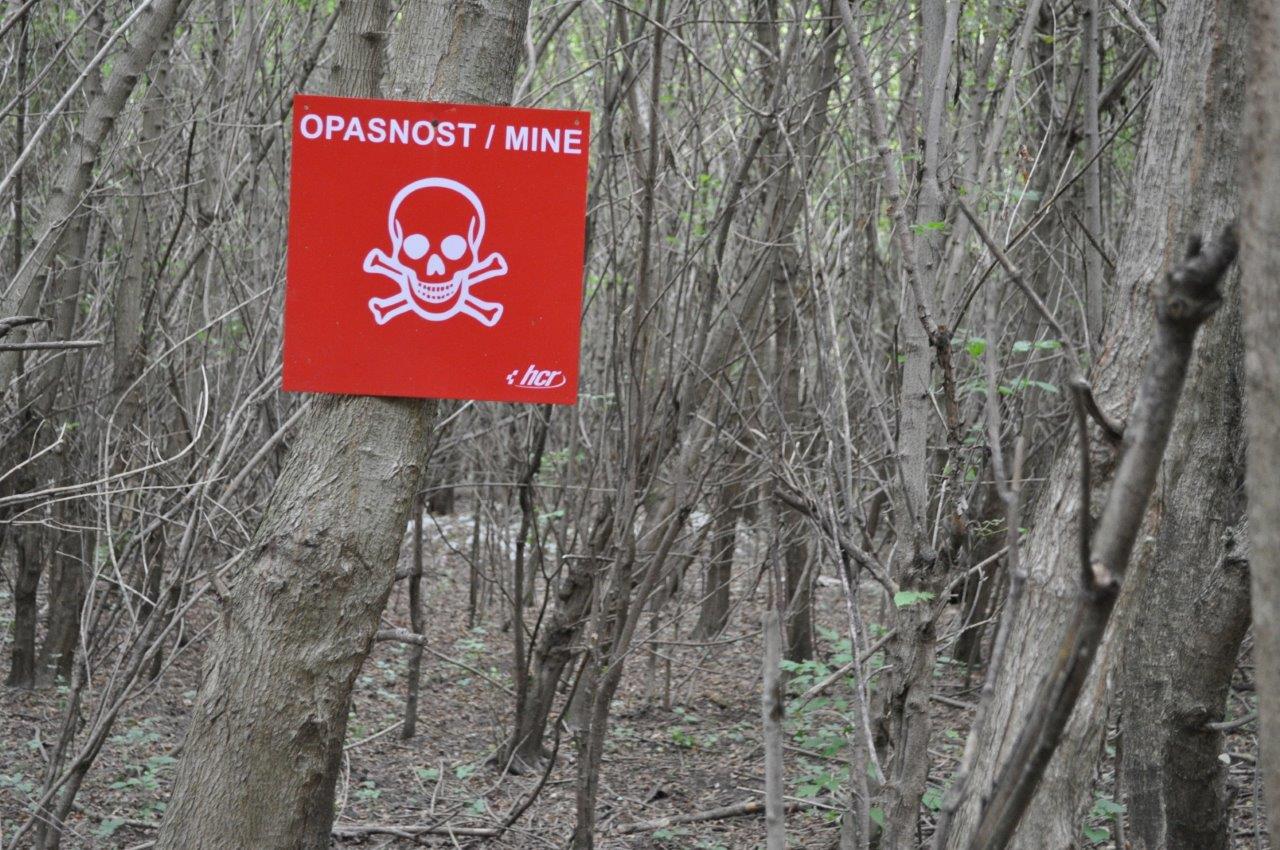 Radnik na stroju za razminiranje ozlijeđen u eksploziji tijekom čišćenja terena od mina kod Perušića