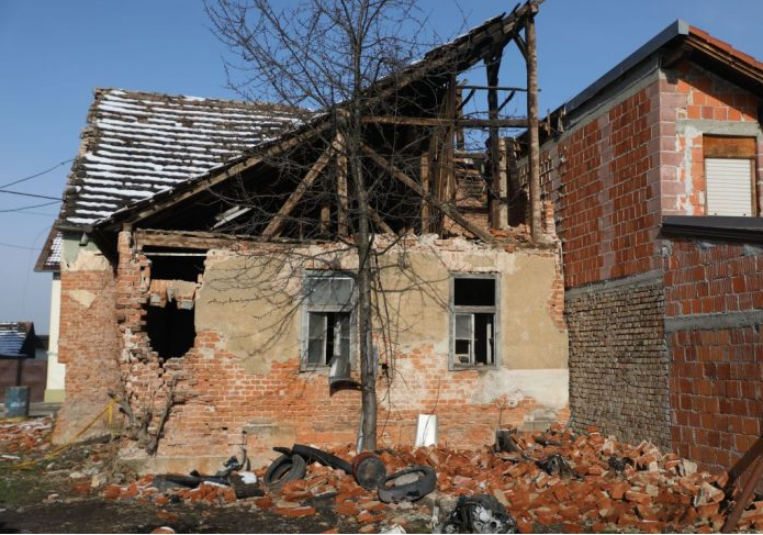 Počinje rušenje građevina koje su jako oštećene u potresu