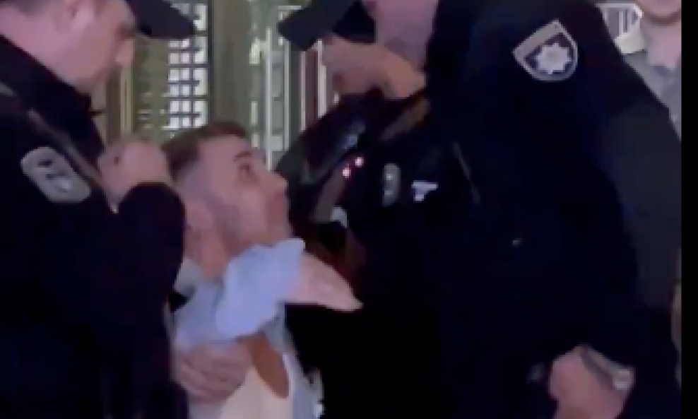 Vojni regruteri u agresivnoj akciji: Izvlače mlade Ukrajince iz klubova, teretana, trgovina