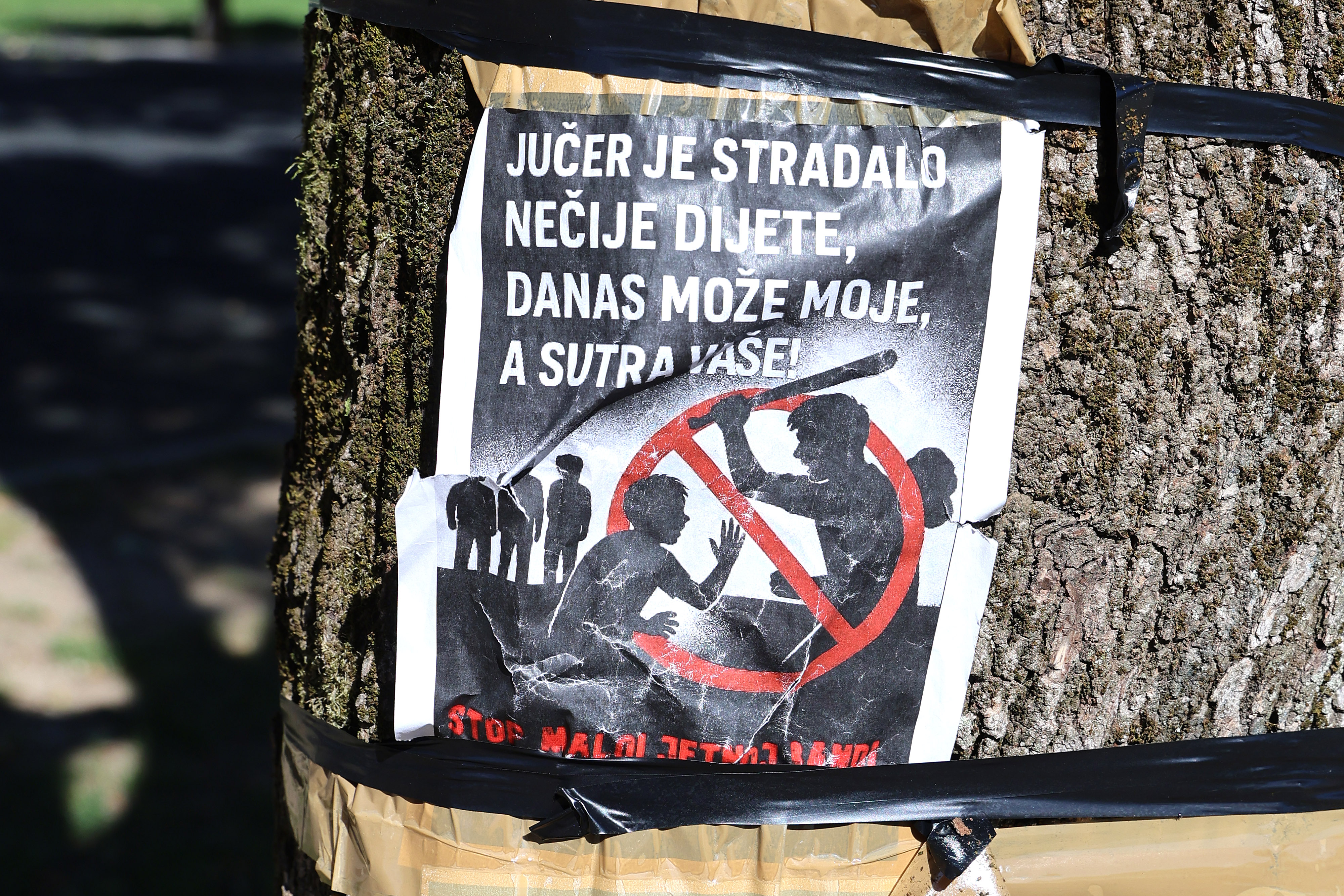 Održan prosvjed u Retkovcu: "Kamere na školi ne rade, sin mi ide sa suzavcem u školu"