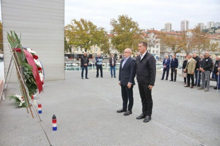 U spomen na osnivanje 128. brigade položeni vijenci na Mostu hrvatskih branitelja