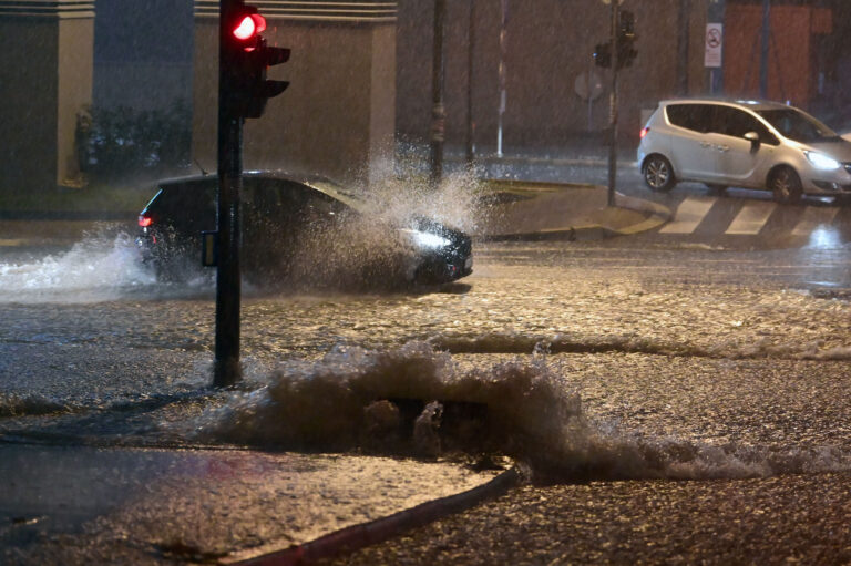 Kataklizma u Rijeci. Pala nevjerojatna količina oborine u kratko vrijeme, nije daleko od apsolutnog rekorda