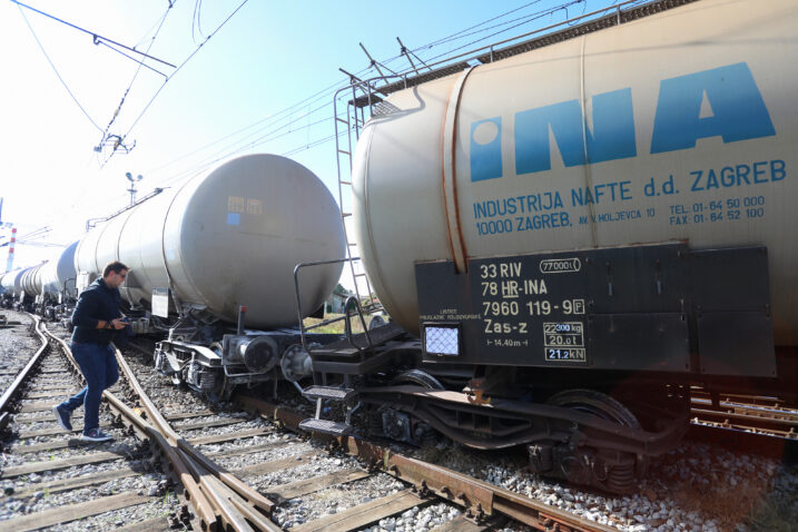 Luke Rijeka i Ploče prometno odsječene. Poplava u BiH i havarija kod Karlovca zaustavile sav željeznički promet