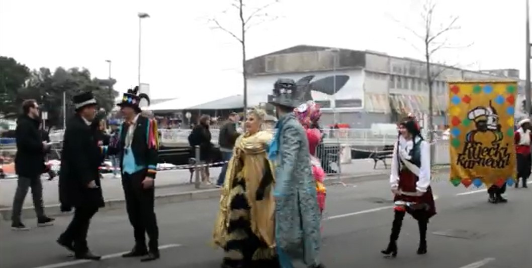 UŽAS NA RIJEČKOM KARNEVALU, DIJETE TEŠKO OZLIJEĐENO! Pijani muškarac zveknuo gledatelja povorke pa završio u policijskoj stanici: A dogodilo se i još nekoliko incidenata