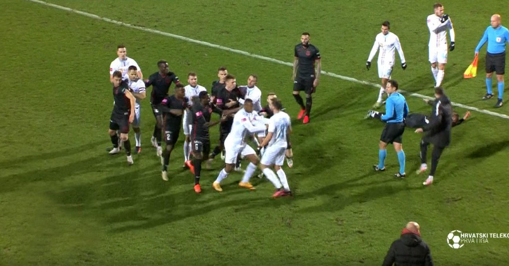 VIDEO: KAOS NA RUJEVICI NAKON BRUTALNOG PREKRŠAJA! POGLEDAJTE SITUACIJU ZBOG KOJE SU RIJEČANI POLUDJELI