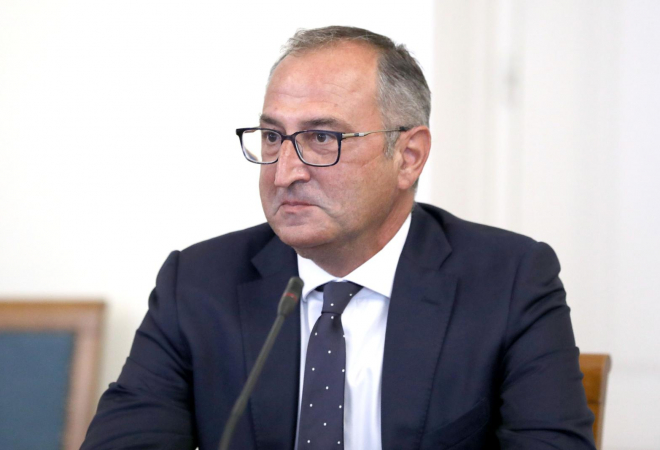 EKSKLUZIVNO! Šveb u trenutku glasanja o njemu, radi za HRT! Riječ je o milijunskim ugovorima