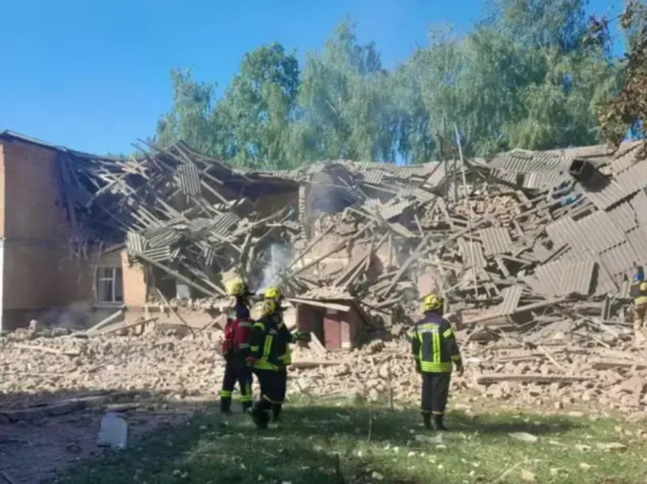 Rusi napali školu u Ukrajini i ubili dvoje nastavnika: Pod ruševinama ima još zaposlenika