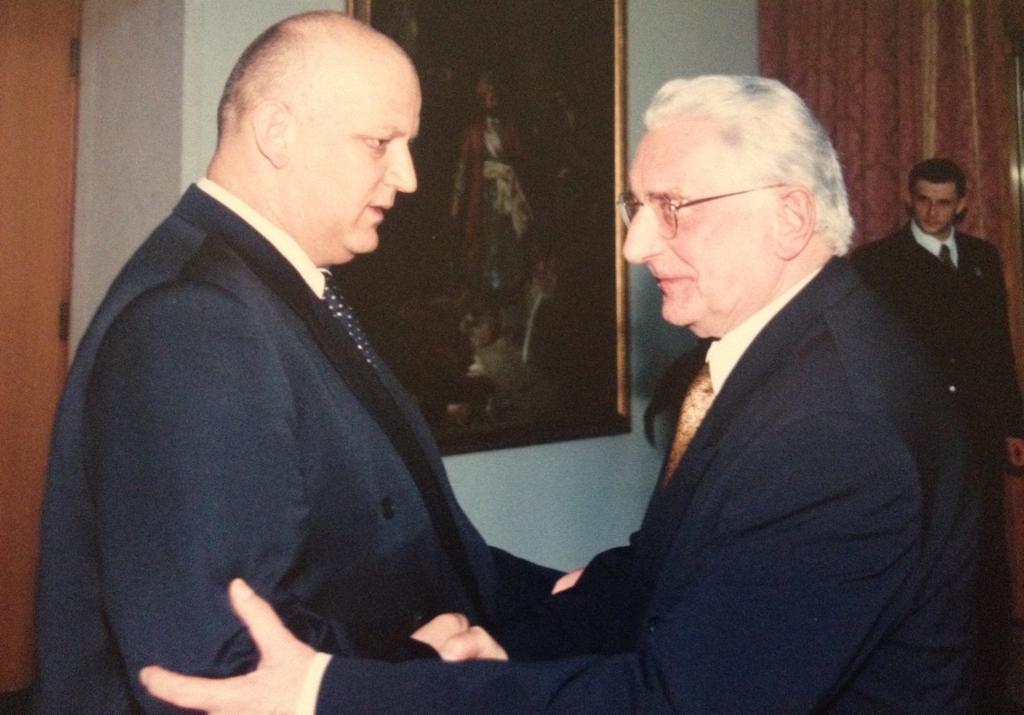 ROJS FOTKAMA UZVRAĆA UDARAC! General priča da ga Tuđman nije poznavao: ‘Da vidimo koliko taj KOS-ovac ima slika s prvim predsjednikom!’