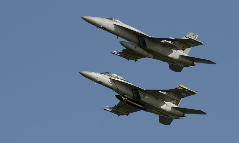 NA GRANICI NATO-A  Dijelovi ruskog drona pali u Rumunjsku, dignuta dva finska aviona F/A-18