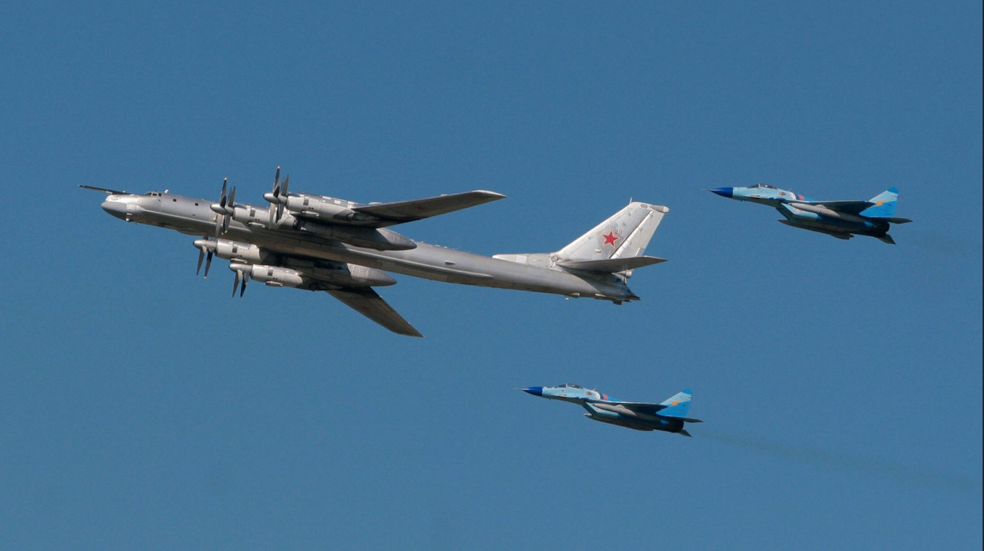 NORAD podigao F-16: Ruski bombarderi Tu-95 i lovci Su-35 presretnuti kod Aljaske