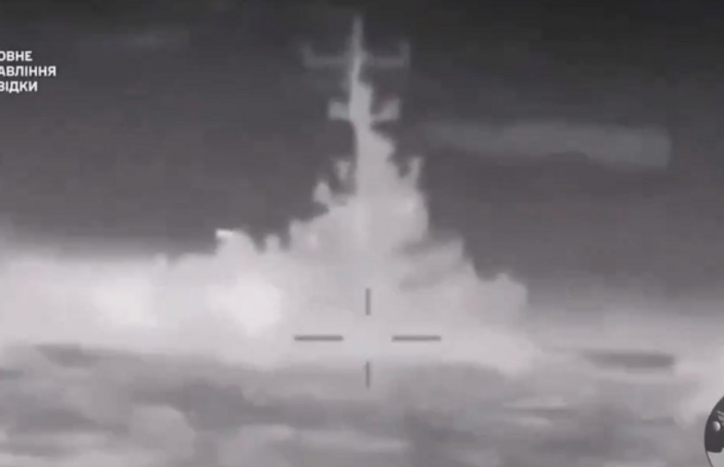 Ukrajina potapa ruski ratni brod: Spektakularna snimka uništenja (VIDEO)