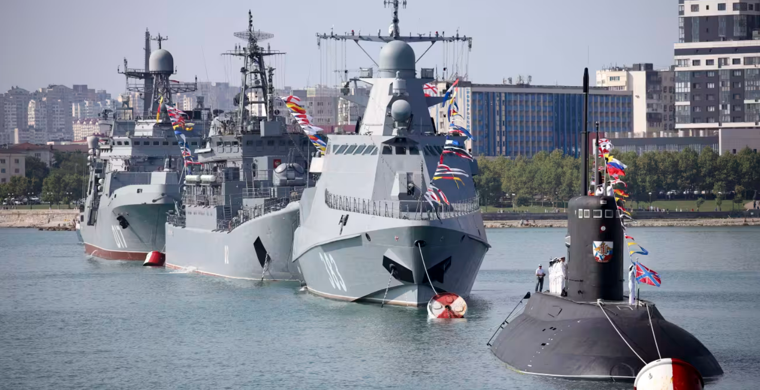 Rusija premjestila Crnomorsku flotu iz Sevastopolja zbog ukrajinskih napada, priznaje Rogozin