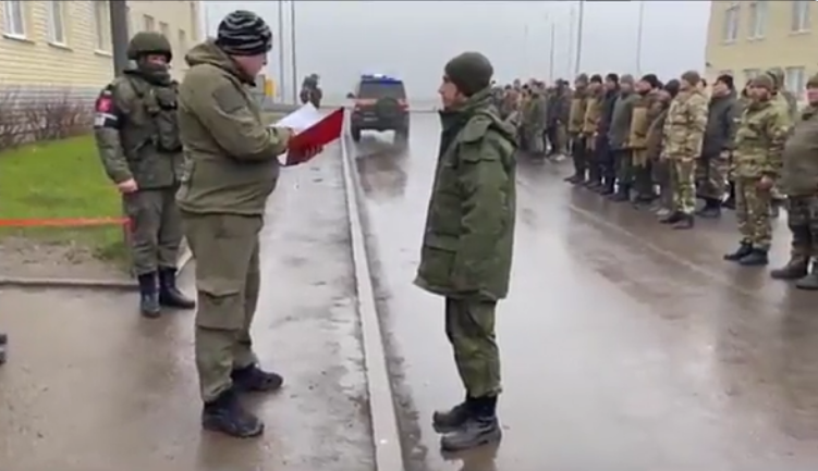 VIDEO "Ovo je upozorenje drugima!" Širi se video dvojice ruskih vojnika koji su odbili boriti se protiv Ukrajine, uslijedila je brutalna kazna