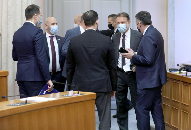 PRIVILEGIJE SABORSKIH ZASTUPNIKA: Znate li što im sve plaćete?    Imamo veliki i šokantan popis