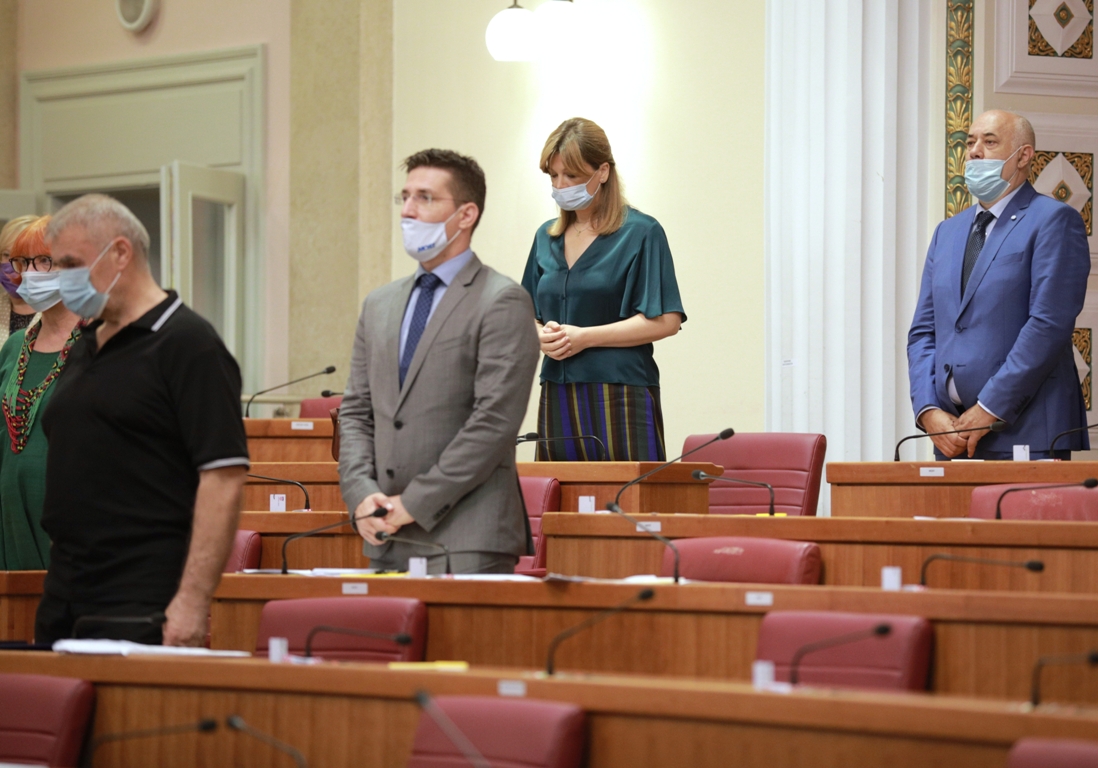 Sabor: Minuta šutnje za žrtve genocida u Srebrenici