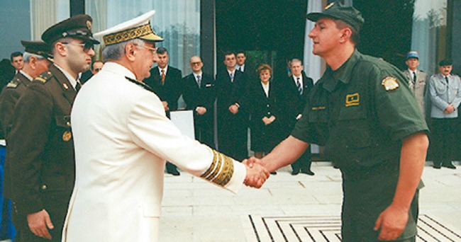 AKO DEZERTERI NISU DEZERTERI, NIJE ČUDNO ŠTO NI GENERALI NEĆE BITI GENERALI