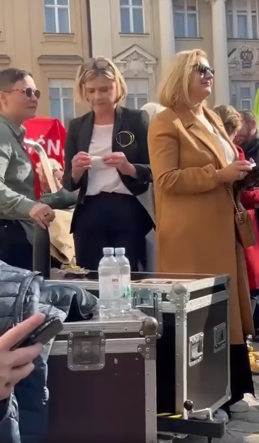 Zbog dimne bombe uslijedilo uhićenje: Katarina Peović kaže 'Nisam znala za to', no zar je bilo samo to sporno