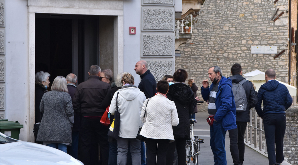 NAKON OBJAVE MORATORIJA, JAVIO SE I SBERBANK: ‘Zasuti smo pritiscima klijenata za prijevremenim povlačenjem štednje i depozota’