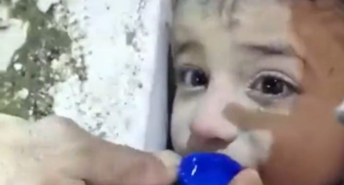 VIDEO: Spašen dvogodišnji dječak koji je proveo 44 sati pod ruševinama