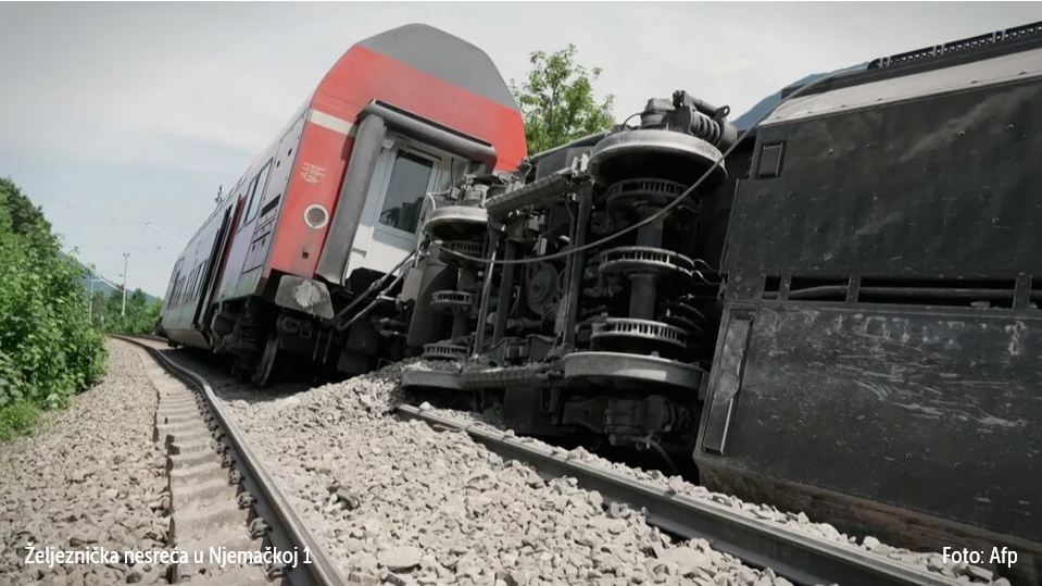 Strašna nesreća u Njemačkoj: Vlak izletio s tračnica, najmanje troje mrtvih. Ozlijeđeno više od 60 ljudi