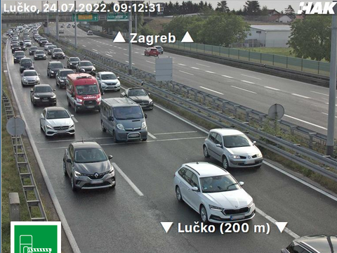 HAK: Promet otežava jaka bura, na sjeveru su kolnici skliski, a prema moru i dalje velike gužve
