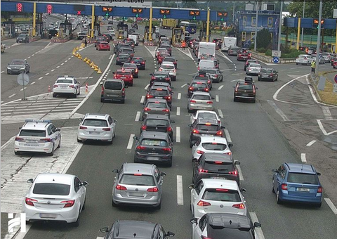 Povećana gustoća prometa i loši uvjeti na cestama: Pozivamo vozače na oprez