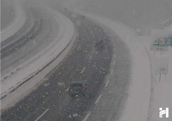 Kaos na cestama: Zimski uvjeti i olujni vjetar paralizirali promet diljem Hrvatske