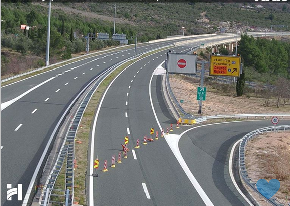 Zatvaranje dijela A1 zbog jakog vjetra, prekid trajektnih linija i ograničenja u prometu