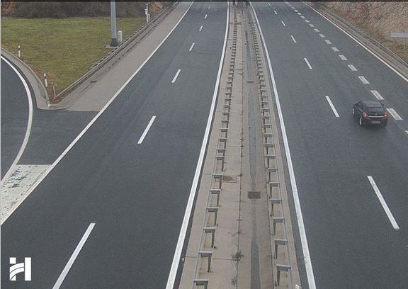 HAK: Nepovoljni vremenski uvjeti uzrokuju prekide trajektnih linija i usporen promet